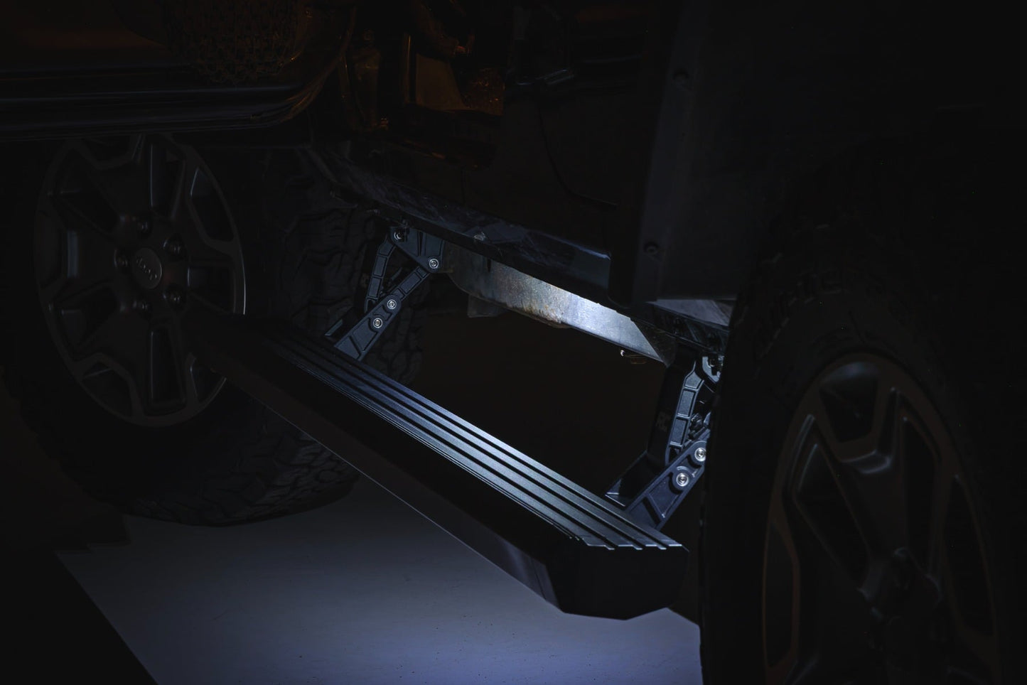 Power Running Boards | 4 Door | Jeep Wrangler Unlimited 2WD/4WD (2007-2018) | ESR610330